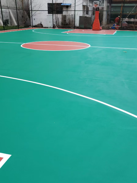 勐海 球场长期使用易出现地面开裂